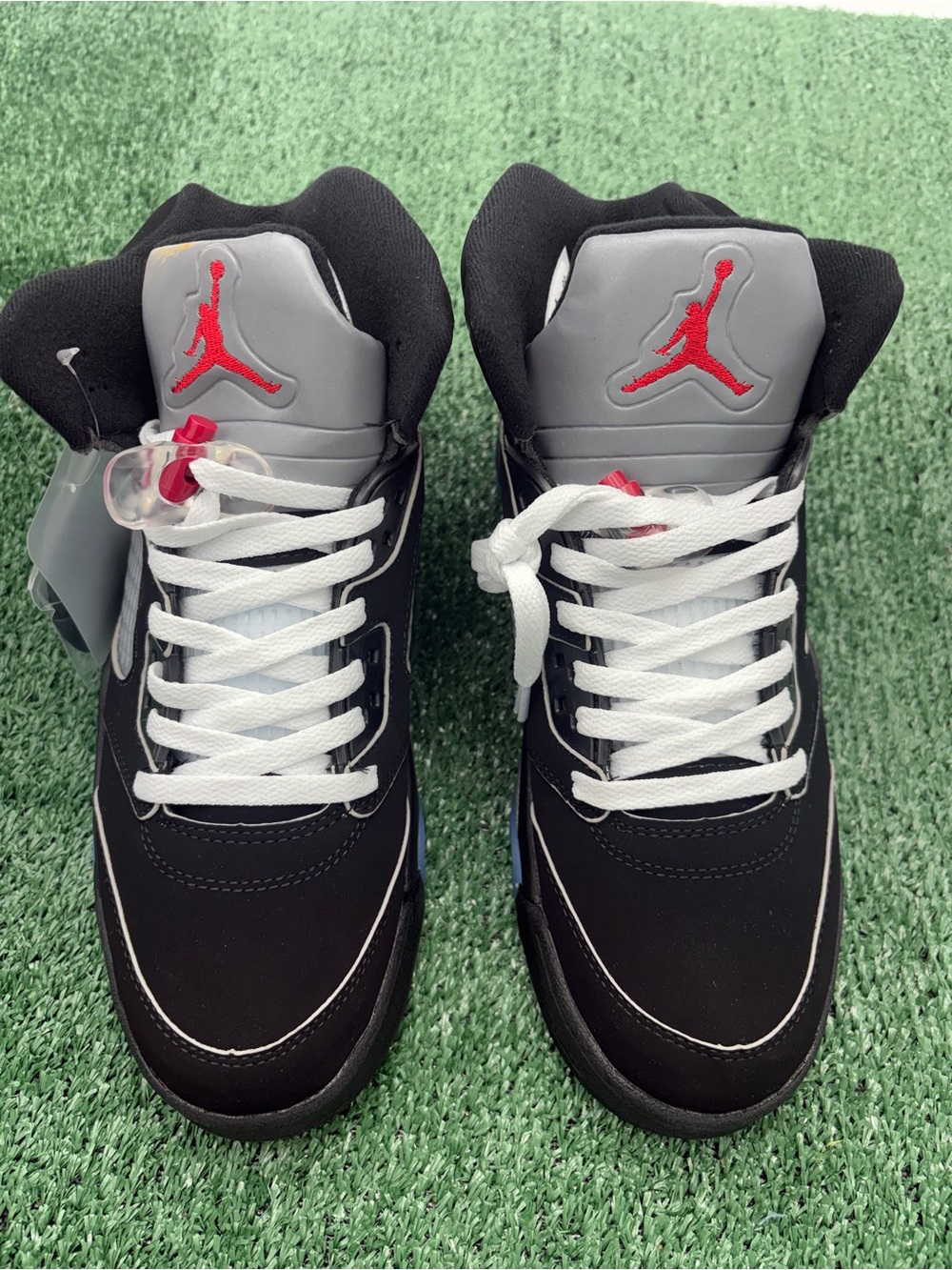Jordan Men's Black/Gray/Red Retro Athletic Sneakers